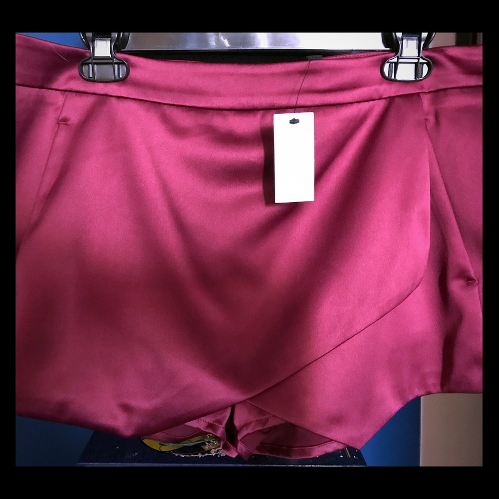 NWT Express Short Satin Burgundy Size 10